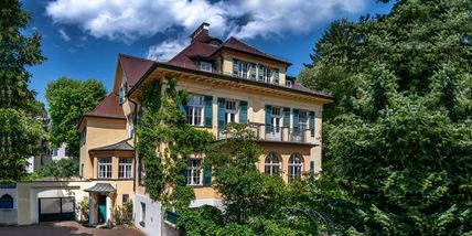 Prächtiges Villenanwesen von 1907 mit 14 Zimmern und herrlichem Garten