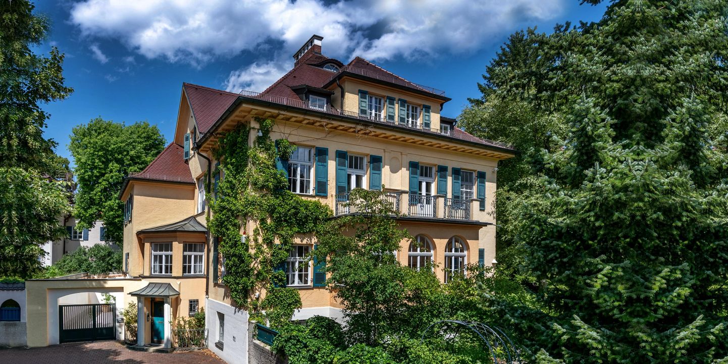 Prächtiges Villenanwesen von 1907 mit 14 Zimmern und herrlichem Garten