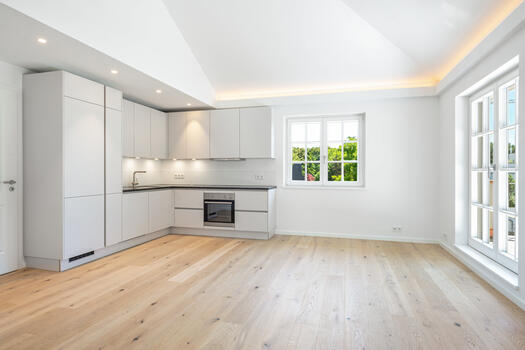Fitted kitchen in light gray