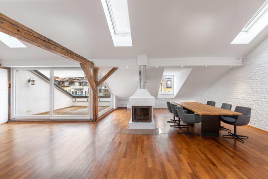 Stylish living/dining area