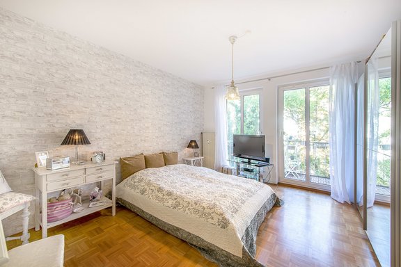 Schlafzimmer mit Balkon