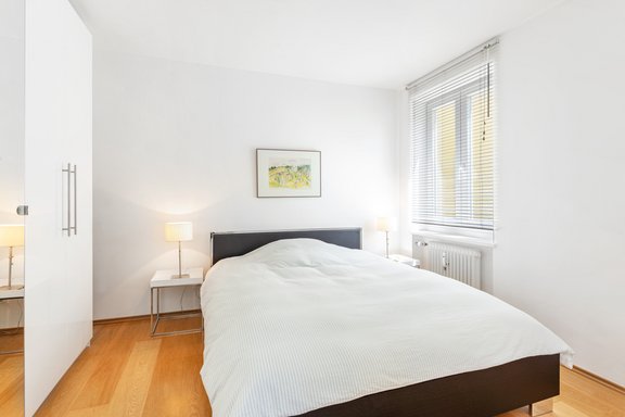 Gut geschnittenes Schlafzimmer