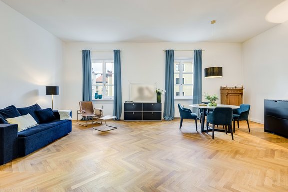 Der großzügige Livingbereich umfasst Wohnen, Essen und Kochen