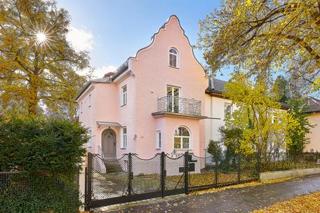 2022 saniert: Historisches Stadthaus mit parkähnlichem Südgarten in begehrter Lage