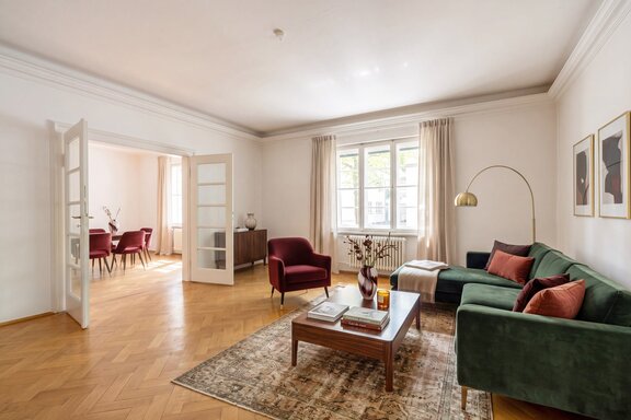 Wohnzimmer (virtuell möbliert)