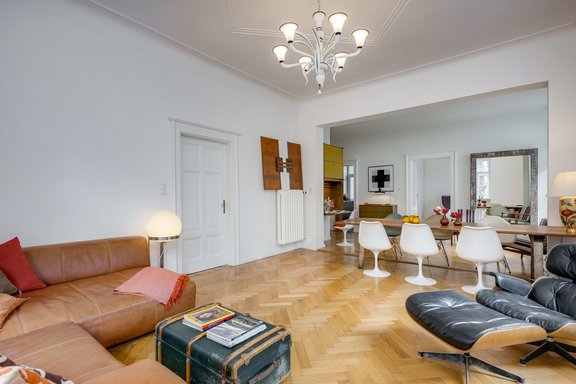 Open plan living/dining area