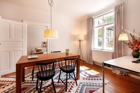 Blickachse vom Esszimmer zum Wohnzimmer