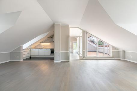 3-room attic flat with enchanting south-facing terrace in quiet prime location