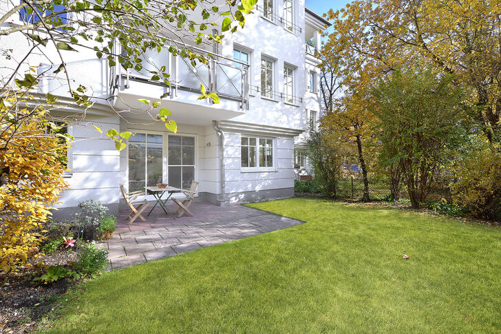 Süd-West-Garten mit Terrasse