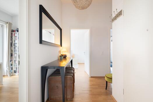 An Entryway That Defines the Space