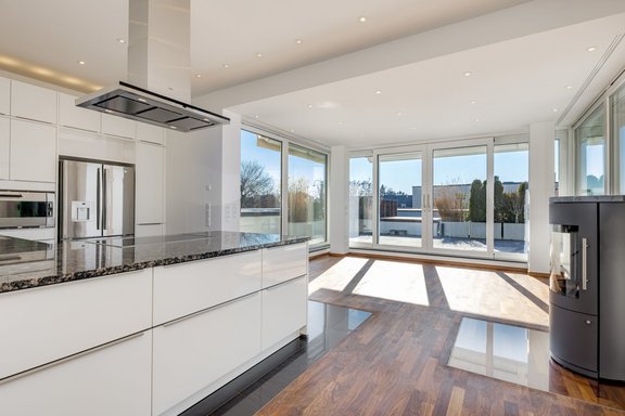 Weiße Nolte-Einbauküche