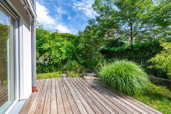 Prachtvoll eingewachsener Garten