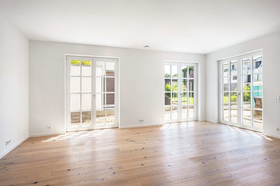 Lichtfülle und Gartenblick