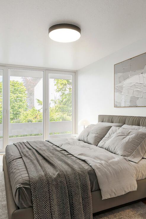 Großzügiges Schlafzimmer
