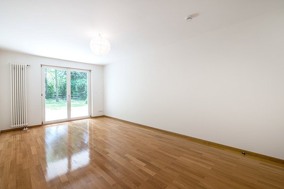 Schlafzimmer mit Zugang zur Terrasse