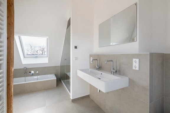 Modernes Tageslichtbad