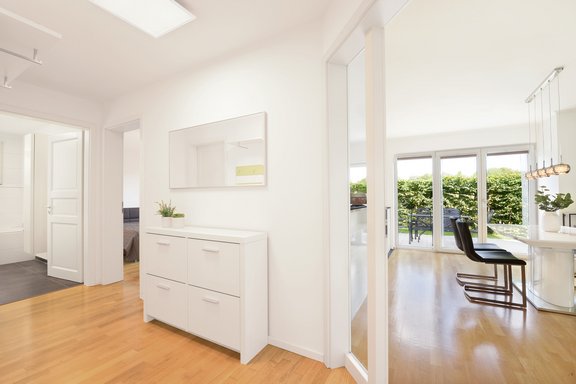 Die großzügige Diele bereitet einen angenehmen Empfang