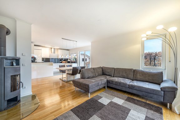 Großzügig und lichtdurchflutet