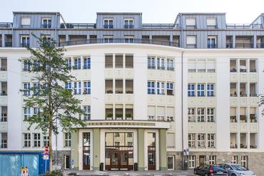 4-room maisonette with alpine view and concierge