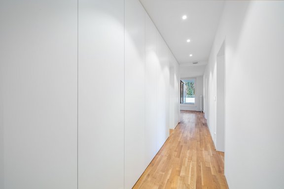 Flur mit Einbauschränken