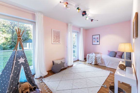 Kinderzimmer mit Gartenzugang
