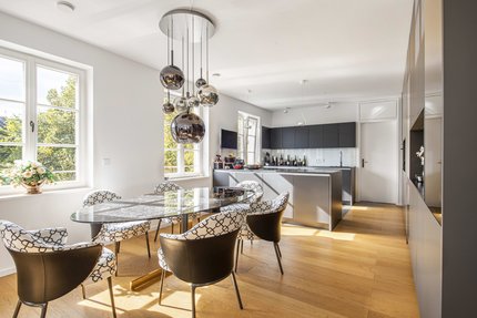 Großzügig gestalteter Koch-/ Essbereich