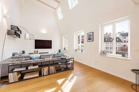 5-room maisonette apartment in listed palace