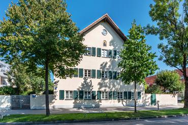 5-Zimmer-Wohnung mit Balkon in saniertem Bauernhaus
