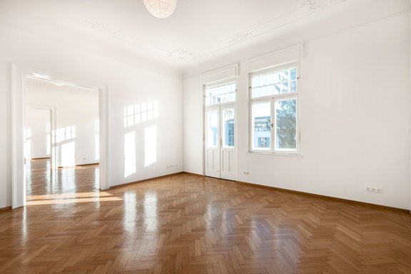 Living area 2 with balcony access