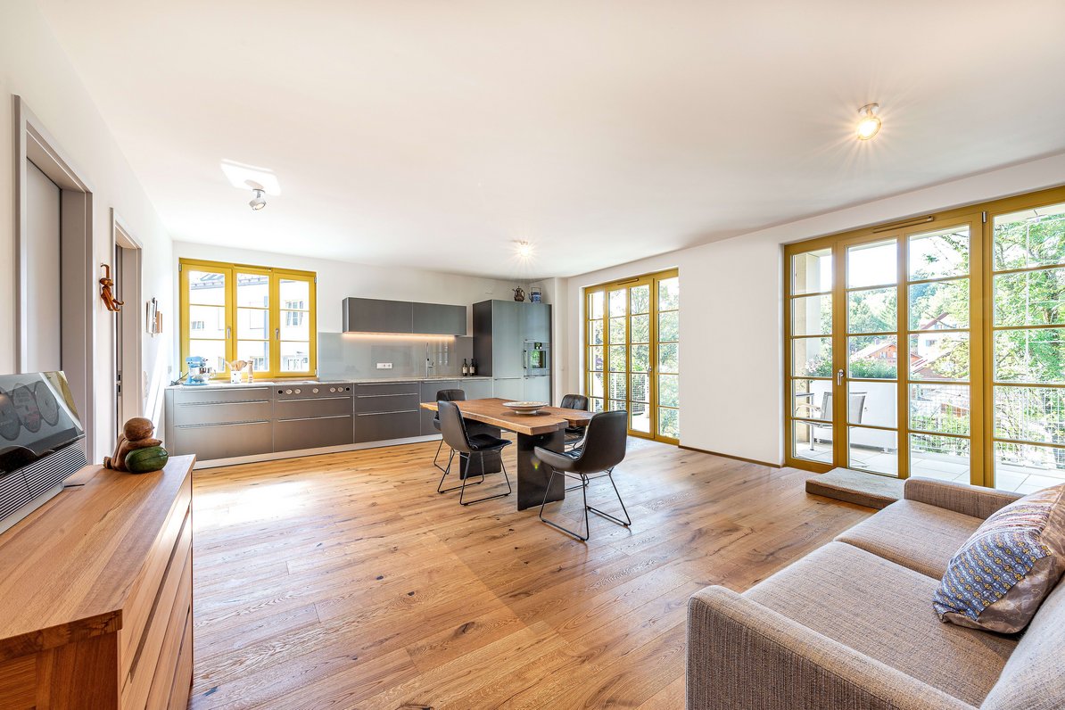 Modern and elegant living