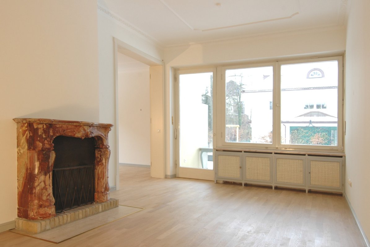 Living room with fireplace