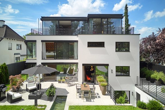 Sonnenterrasse und Garten