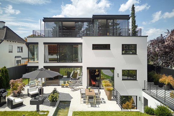 Sonnenterrasse und Garten