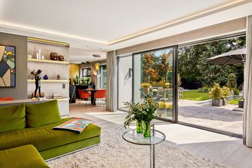 Objektvideo ansehen: Ästhetisches Design-Domizil mit hinreißendem Garten und viel Privatsphäre