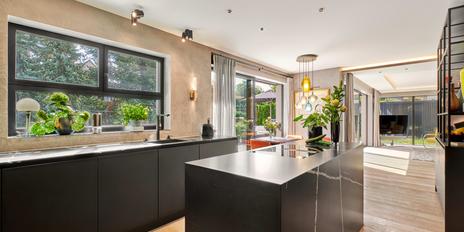 Ästhetisches Design-Domizil mit hinreißendem Garten und viel Privatsphäre