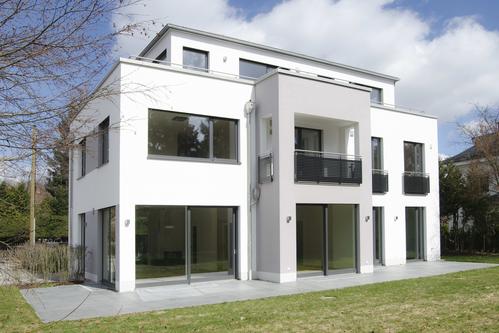 Äußerst anspruchsvolle Neubauvilla auf besonders schönem Südgrundstück