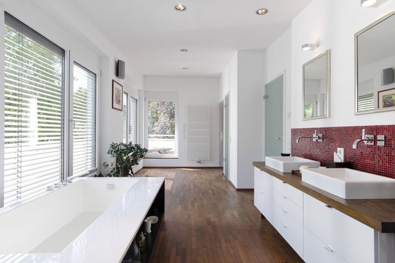 Master bathroom in the DG