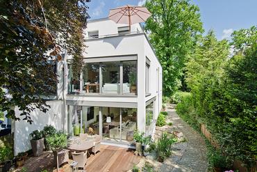 Extremely attractive semi-detached house with modern exquisite equipment