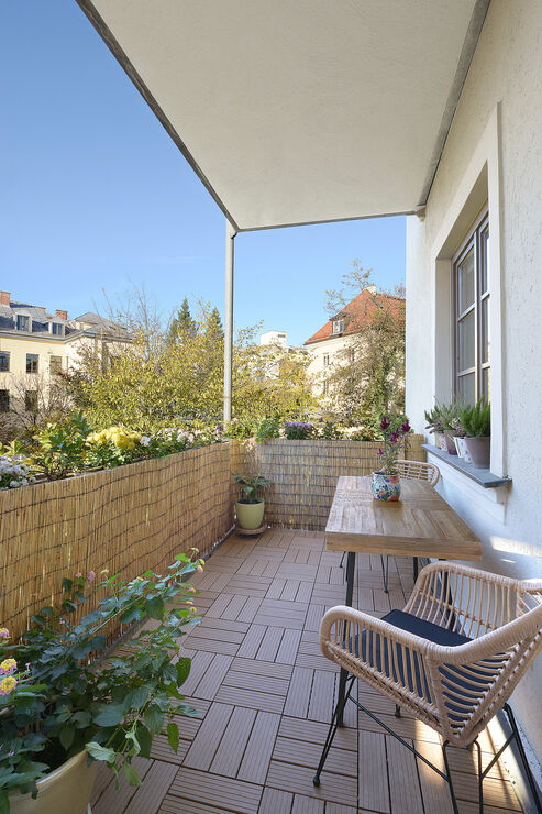 Balkon mit ruhiger Gartenausrichtung