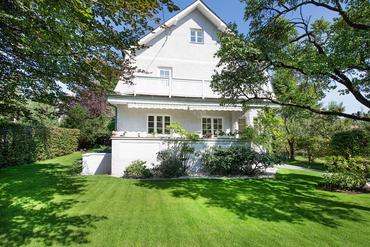 Äußerst charmante Altbauvilla von 1926 mit idyllischem Südgarten