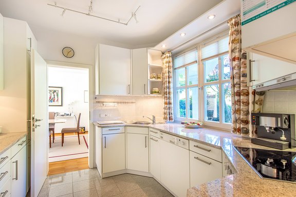 Timeless modern Miele fitted kitchen