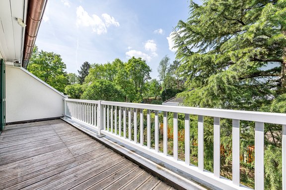 Roof terrace on the upper floor