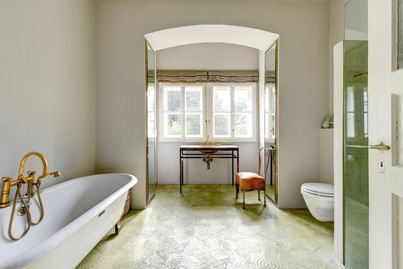 Bathroom with freestanding tub
