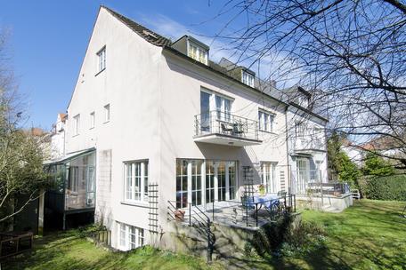 Äusserst charmantes historisches Stadthaus von 1932 mit schönem Südgarten