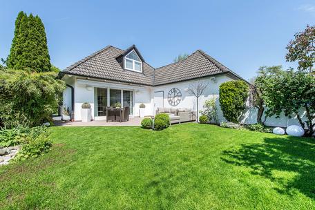 Äußerst gepflegtes, freistehendes Einfamilienhaus mit Traumgarten in absolut ruhiger, schöner Lage