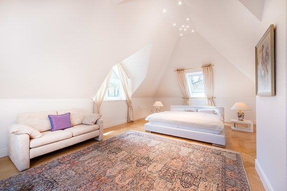 Großzügiges Dachstudio