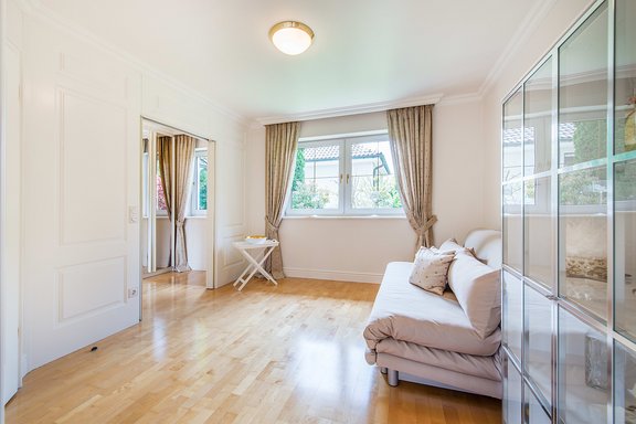 Geschmackvolles Gästezimmer mit Ankleide