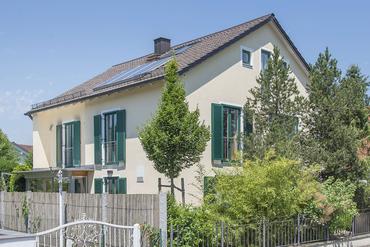 Äußerst gepflegtes, großzügiges Einfamilienhaus mit herrlichem Südwest-Garten und Dachterrasse
