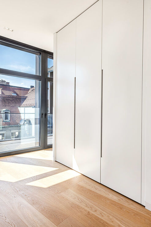 Schlafzimmer mit Zugang zur Terrasse