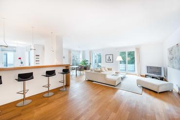 Äußerst großzügige 5-Zimmer-Wohnung mit Designer-Ausstattung und sonniger Balkonterrasse